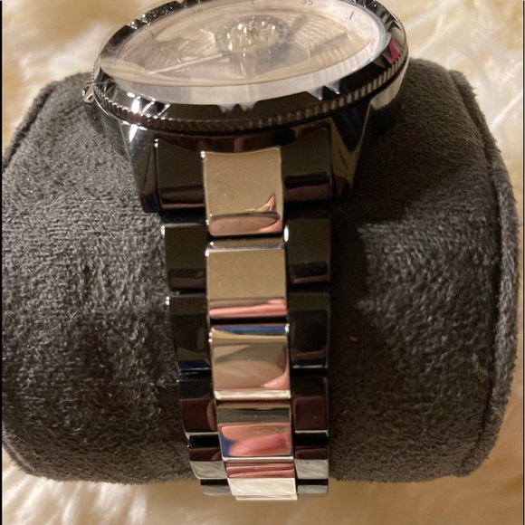 Vince Camuto Black and Silver Bracelet Watch - Picture 4 of 6